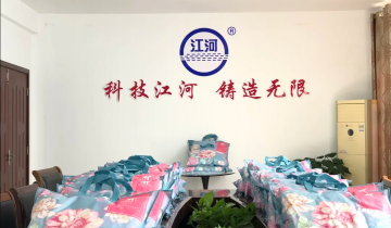女神节EMC易倍为给女工发放福利