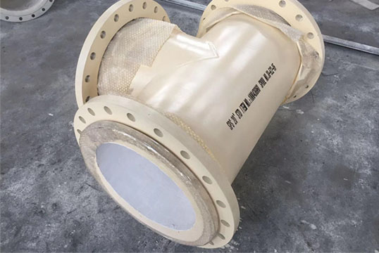 什么是陶瓷内衬复合等径三通？