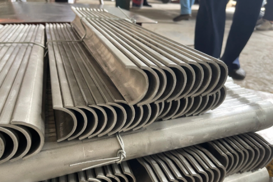 影响江苏锅炉防磨瓦生产厂价崎岖的因素有哪些?